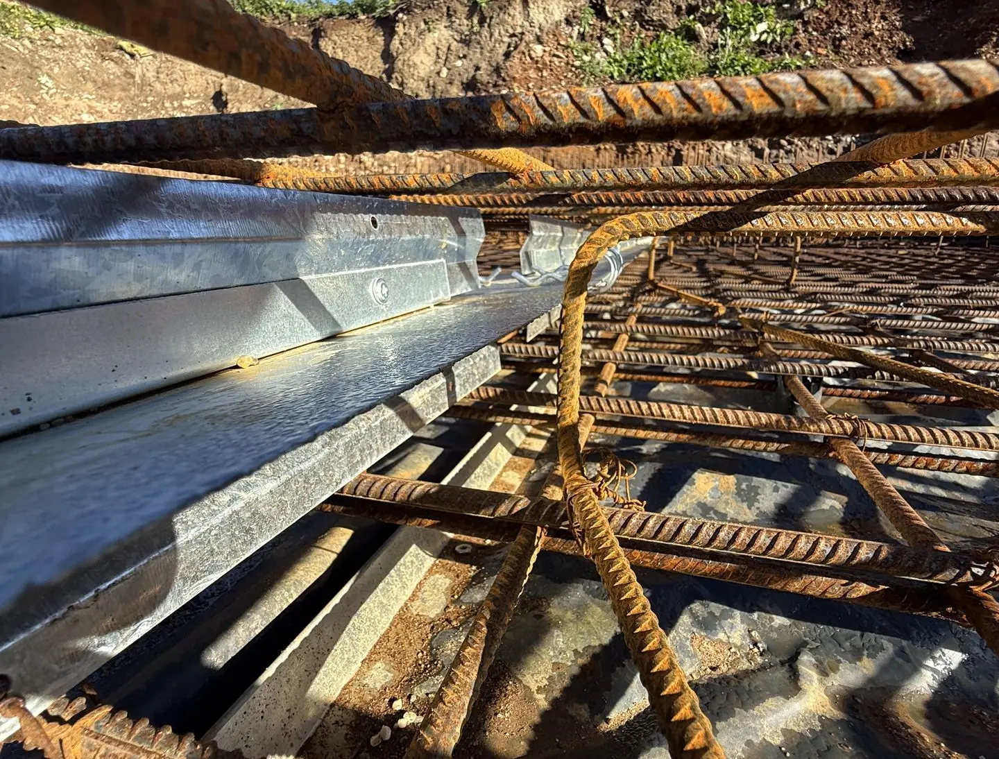 Primostar® Crack Control System (WPM® Crack-Inducing Waterstop) in the floor concrete structure. Patented.