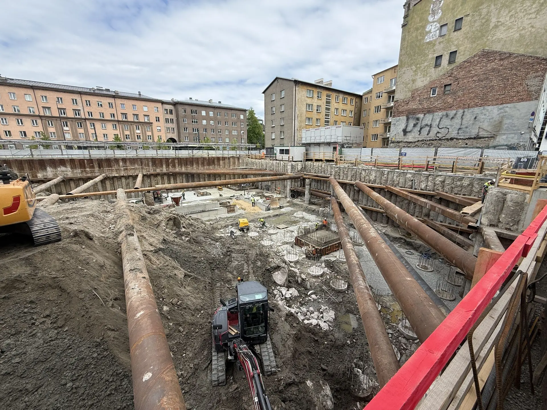 Algasid City Plaza 2 (A. Laikmaa 11 / Tartu mnt 1, Kesklinn, Tallinn) ehitus. Arendaja Estconde Invest, Peatöövõtja Merko Ehitus Eesti.