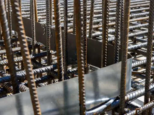 WPM® metalinės skardos hidroizoliacinė juosta 125R prieš betono liejimą.