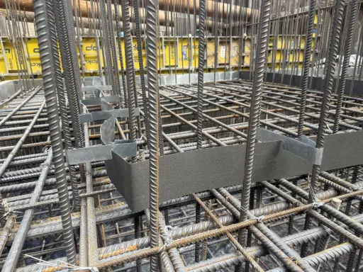 WPM® metalinės skardos hidroizoliacinė juosta 125R prieš betono liejimą.