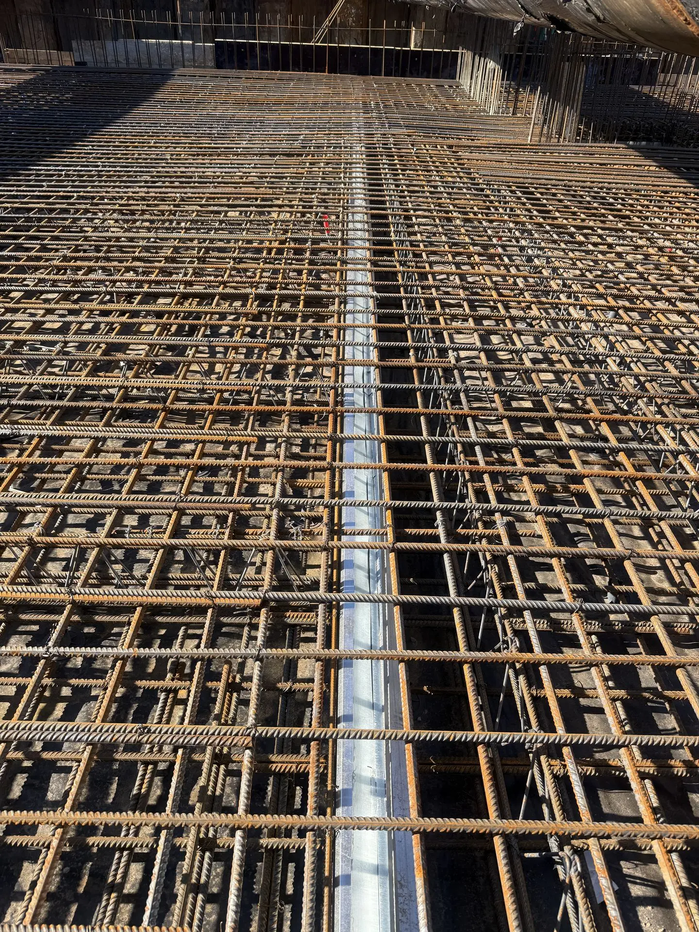 Primostar Crack Control System in the floor slab construction. Primostar Crack Control System