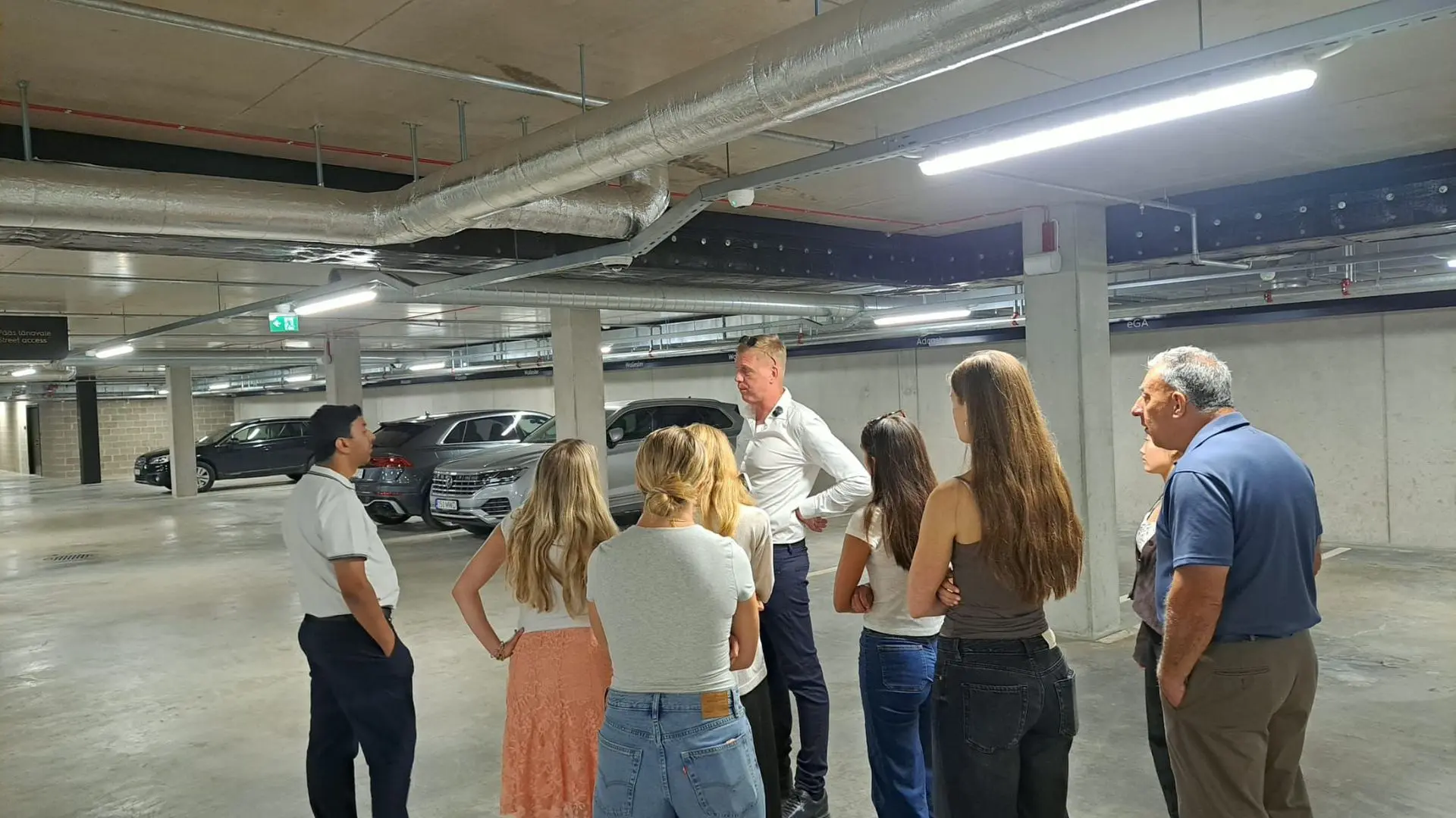 Primostar CEO Indrek Uusalu with Greg Gangi, Kathryn Wolfe, Lindsey Subramaniam, Abdedaim B., Elizabeth Poitras, Carly Krothe, Olivia Pozytko, Janelle Choi, guests from UNC Chapel Hill. (Regati Kodud, Pirita, Tallinn, Estonia)