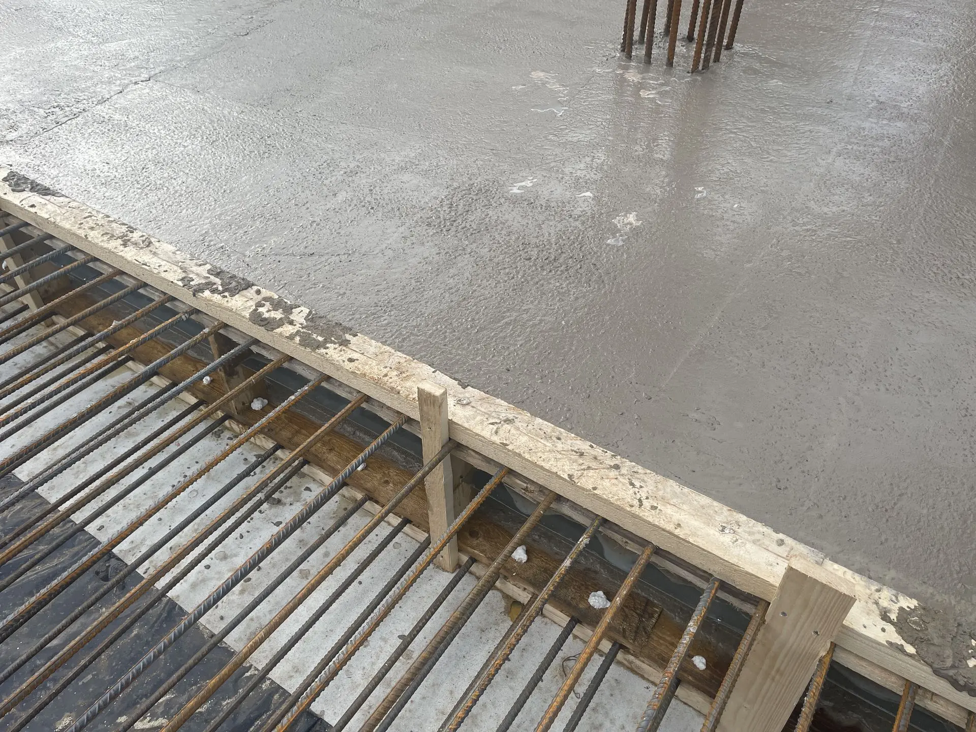 Primostar® Formwork Waterstop during concrete pouring. (concrete cast.)