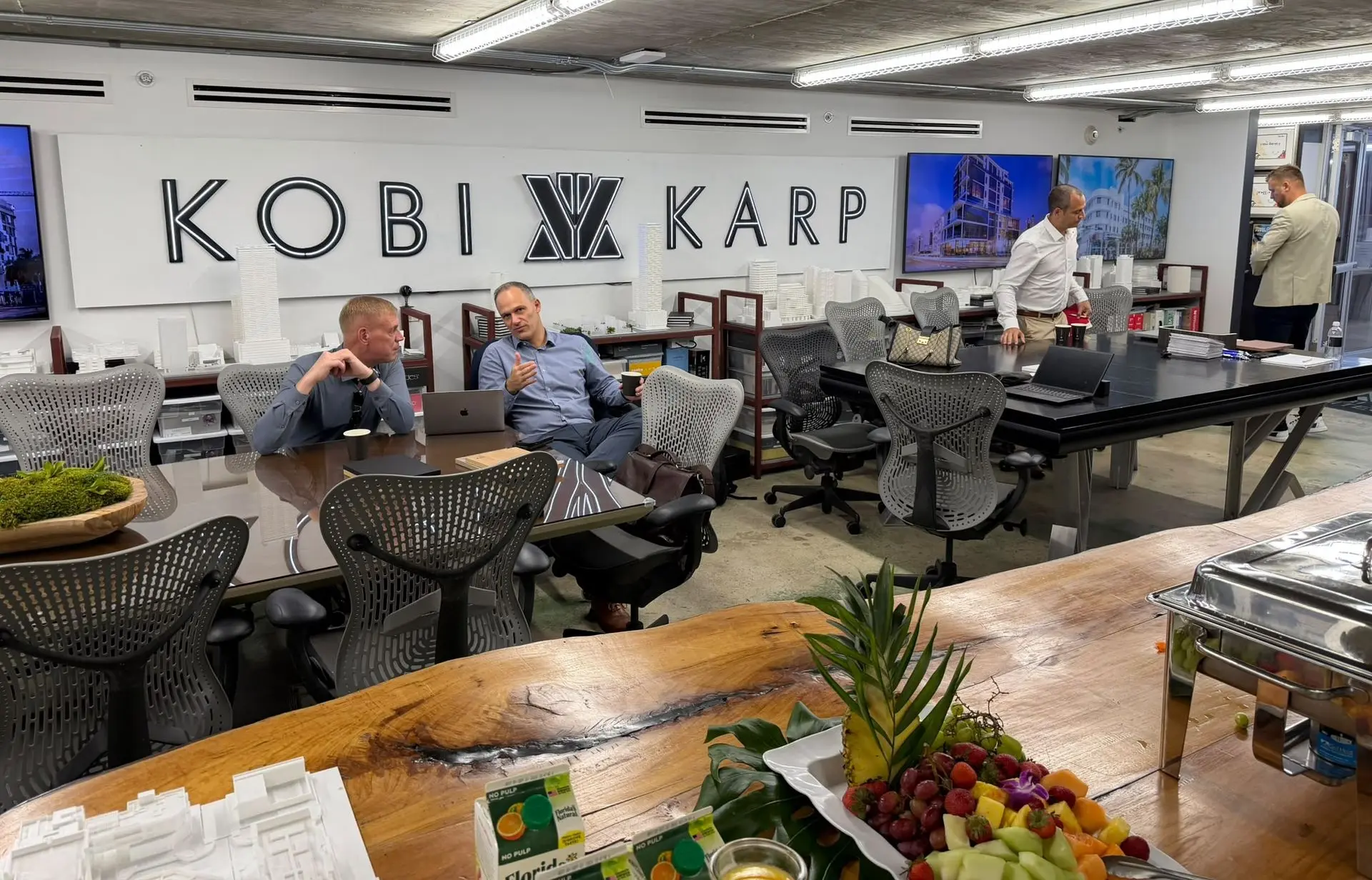 Primostar CEO Indrek Uusalu with James Kohnstamm at Kobi Karp Architecture & Interior Design. Miami, USA.