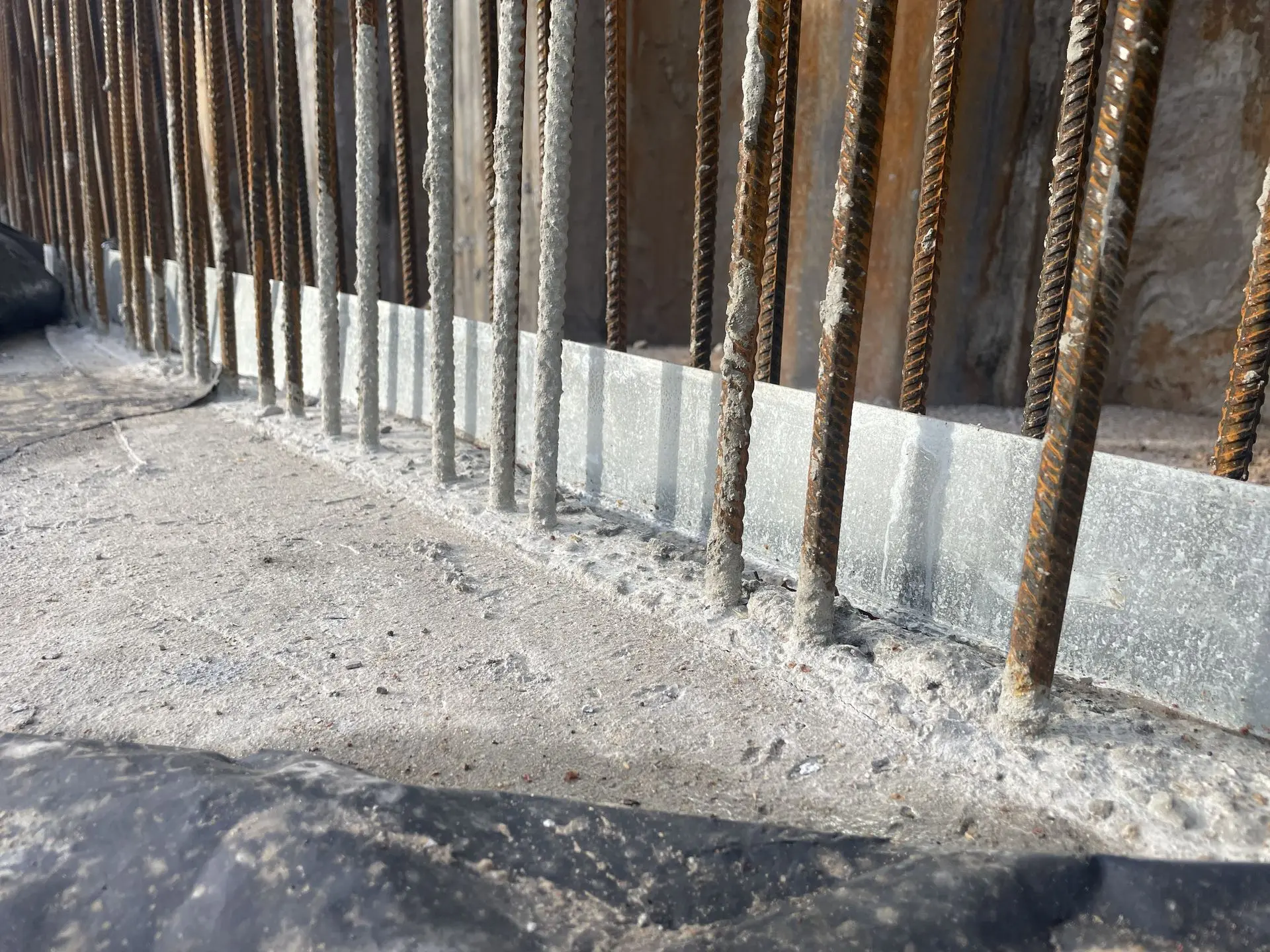 Primostar® METAL SHEET WATERSTOP (WPM® Metal Sheet Waterstop, Sealing Element) 125R after floor concrete pouring.