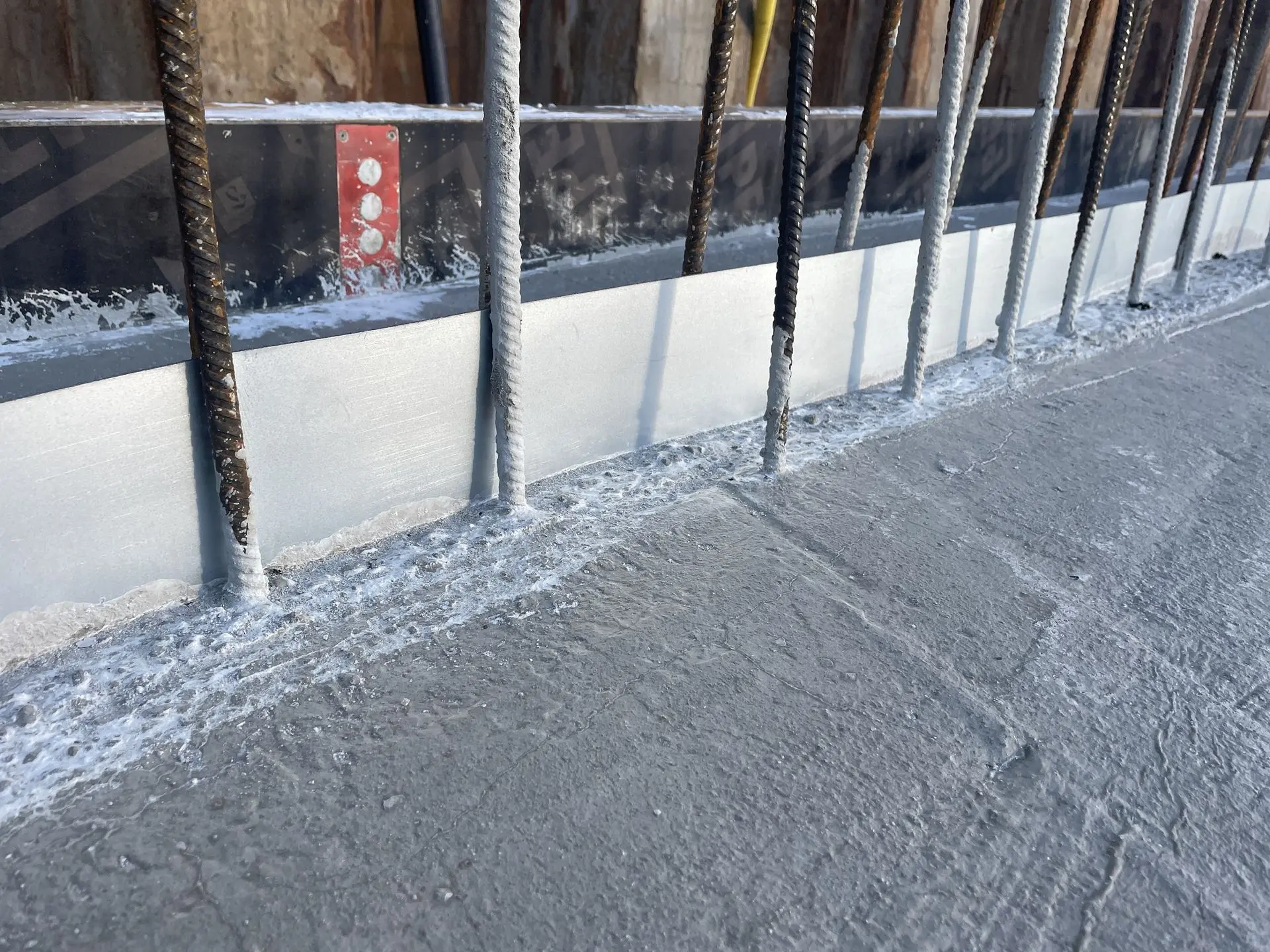 Primostar® METAL SHEET WATERSTOP (WPM® Metal Sheet Waterstop, Sealing Element) 125R after floor concrete pouring.
