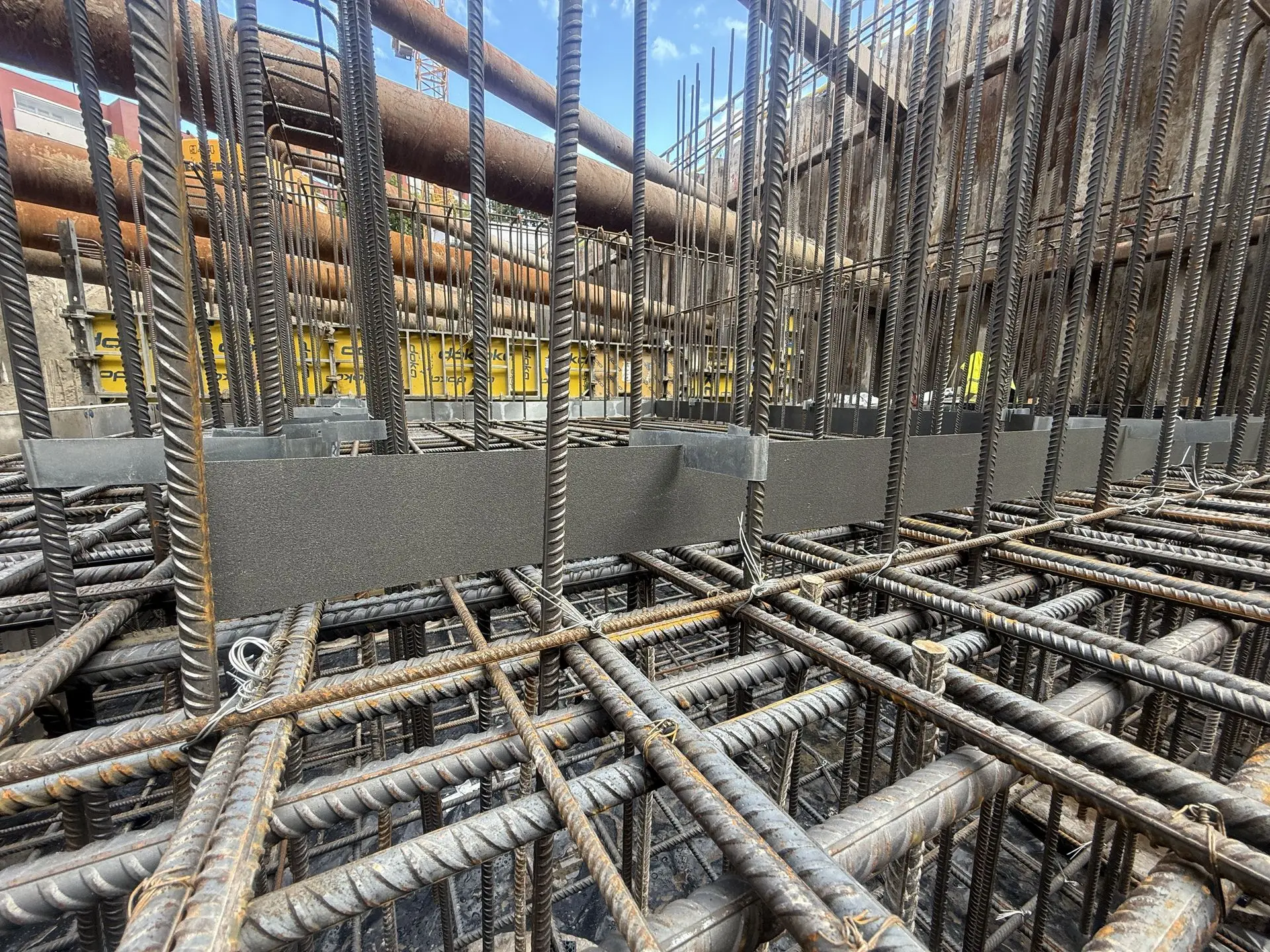 Installation of Primostar® METAL SHEET WATERSTOP (WPM® Metal Sheet Waterstop, Sealing Element) 125R before floor concrete pouring.