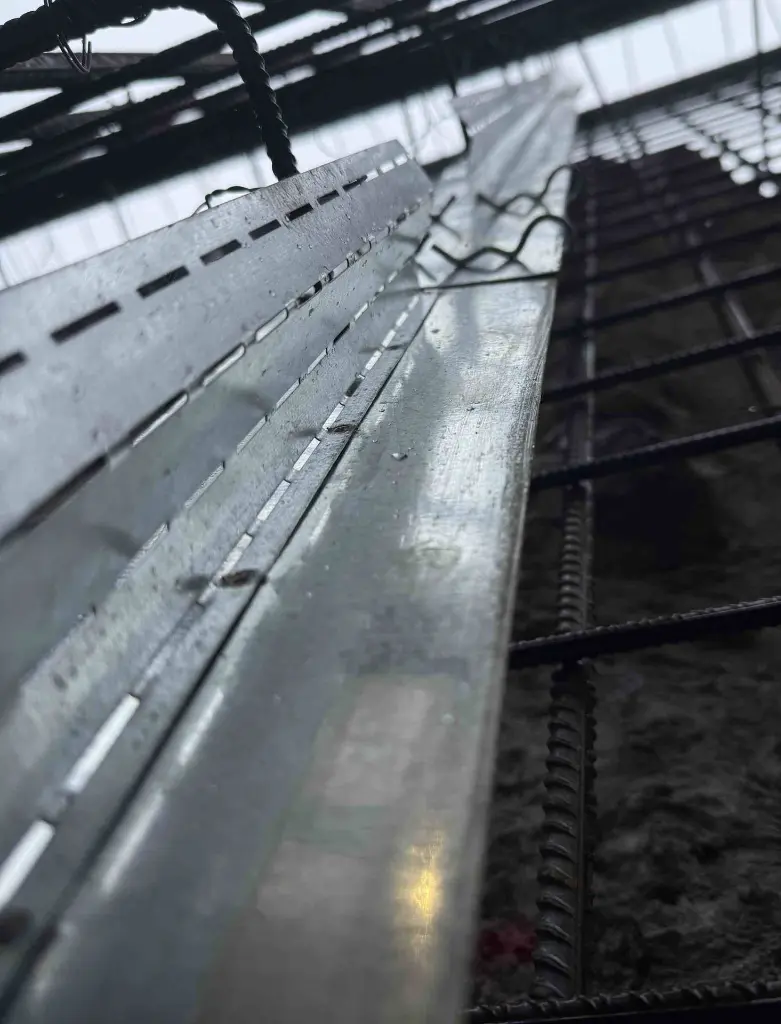 WPM®️ Crack Inducing Waterstop Universal in the wall construction .webp