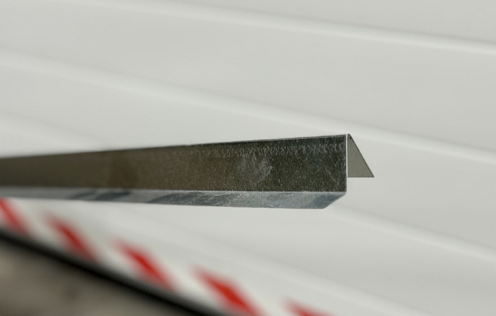 [0008-002] Primostar® faslist i metall (triangellist) (2,2 m)